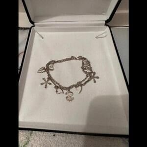 Discover Your Unique Style with a Charm Bracelet!